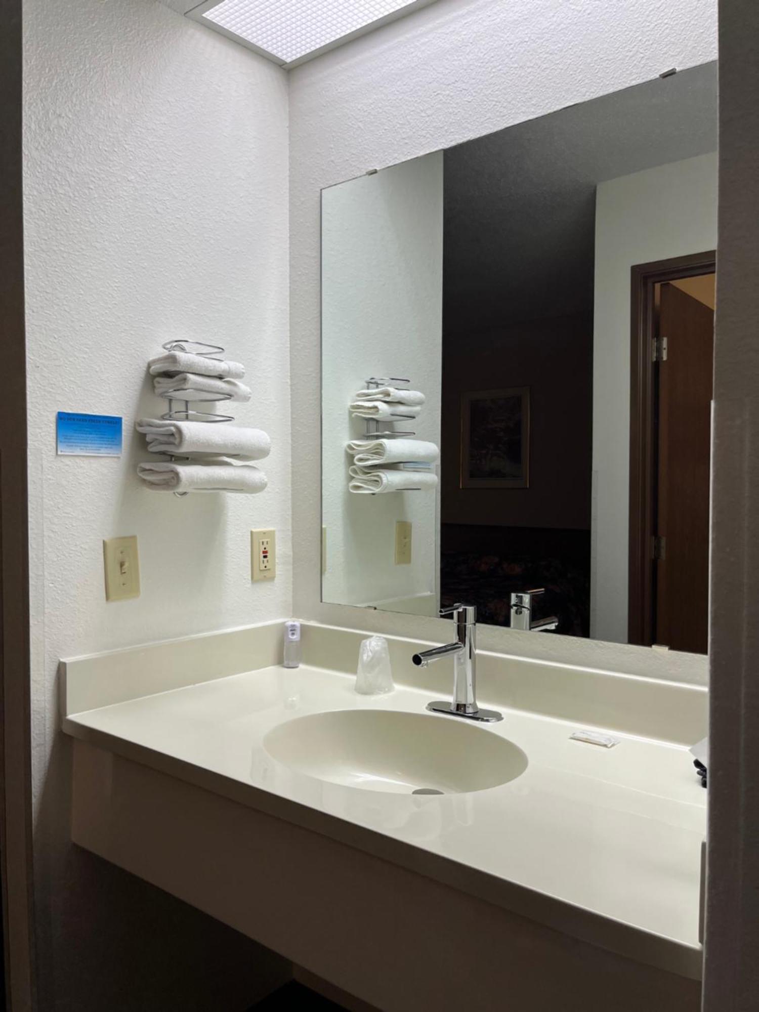 Boulder Bear Motor Lodge Boulder Junction Екстер'єр фото